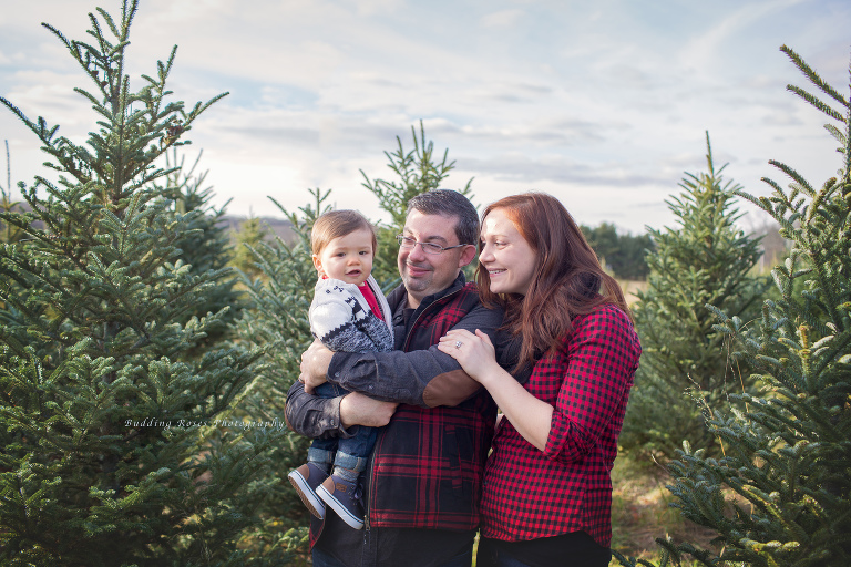 christmas tree farm pictures, family pictures, family picture inspiration, new jersey photographer, nj photographer, family photographer nj